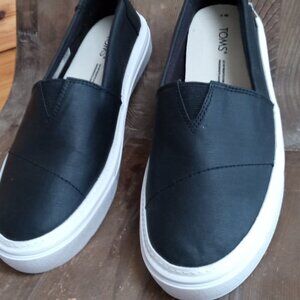 TOMS Women's Size 7W Parker Slip on Sneakers NEW!